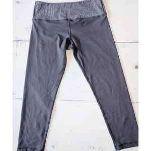 Vuori crop yoga active pants